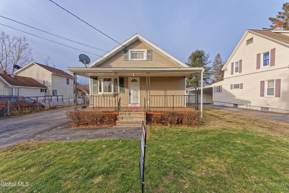 3760 Albany Street, photo 1