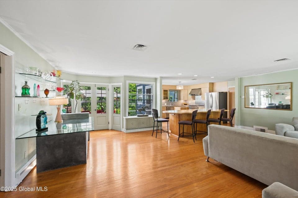 38 Horicon Avenue, photo 3