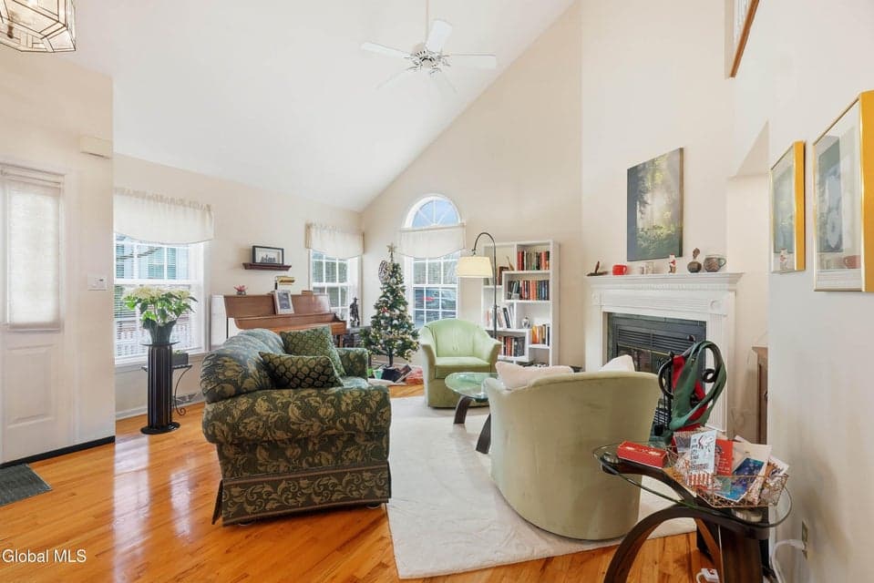 138 Killarney Drive, photo 4
