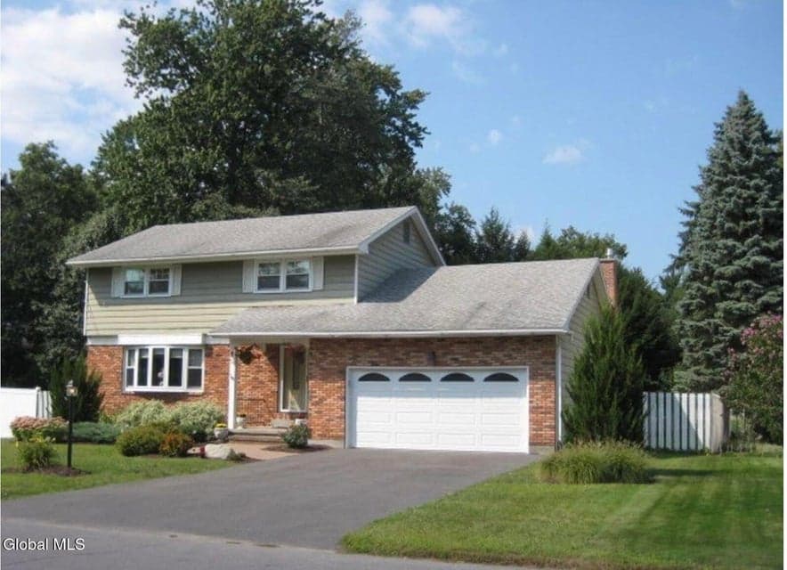 59 Crestwood Drive