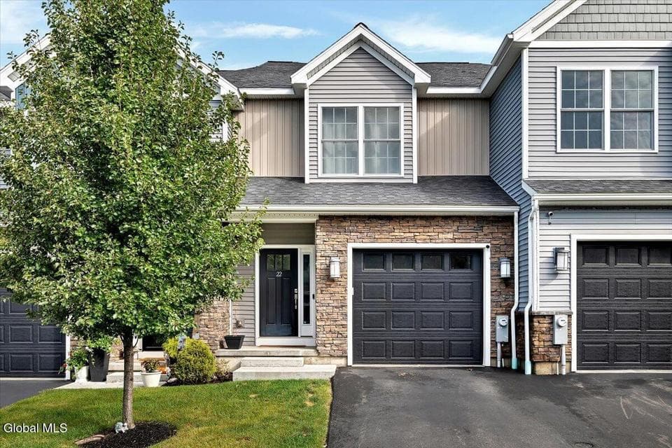 22 Stacey Way, photo 1