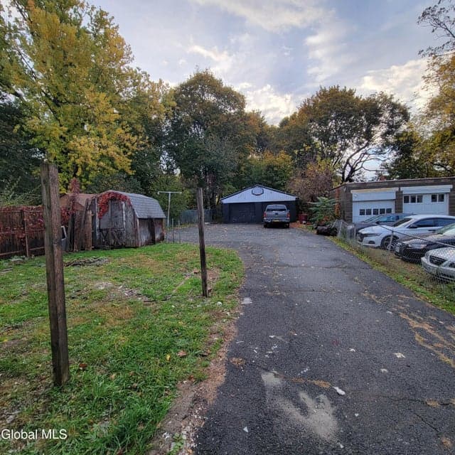 212 Ontario Street, photo 3