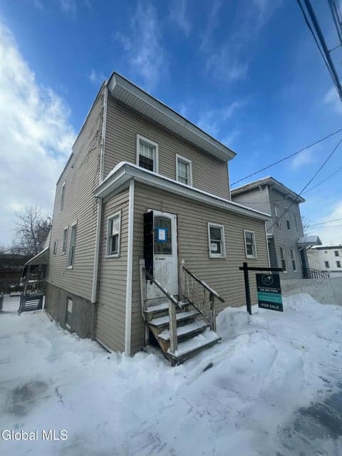 77 Grove Street, photo 2