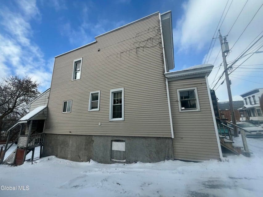 77 Grove Street, photo 3