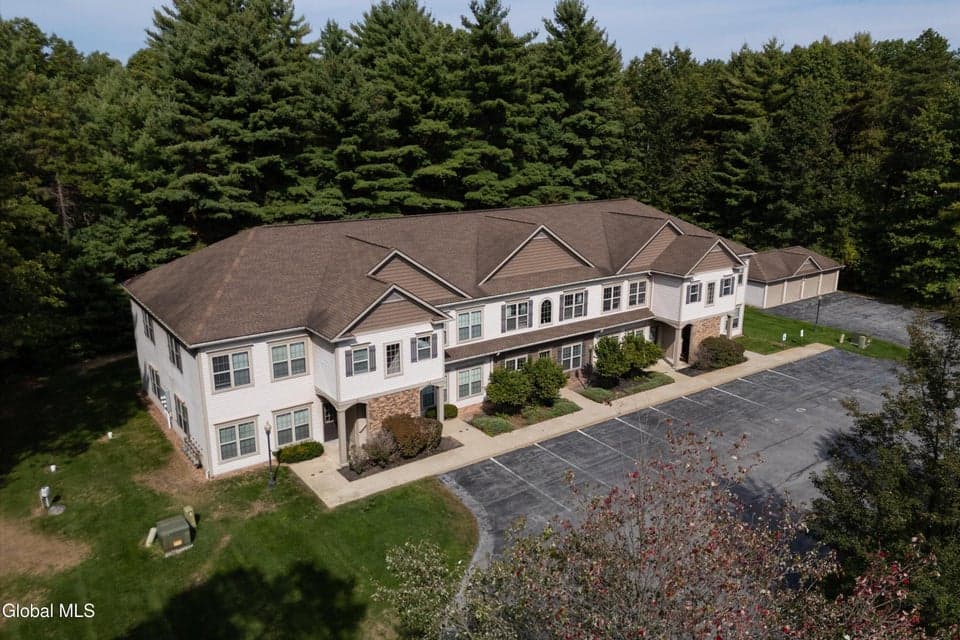 16 Lancaster Place, photo 1