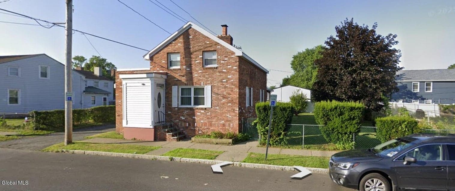 36 114th Street, photo 1