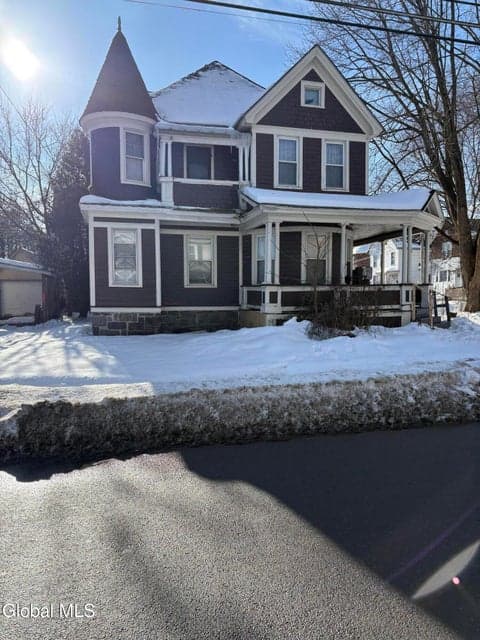 16 Briggs Street