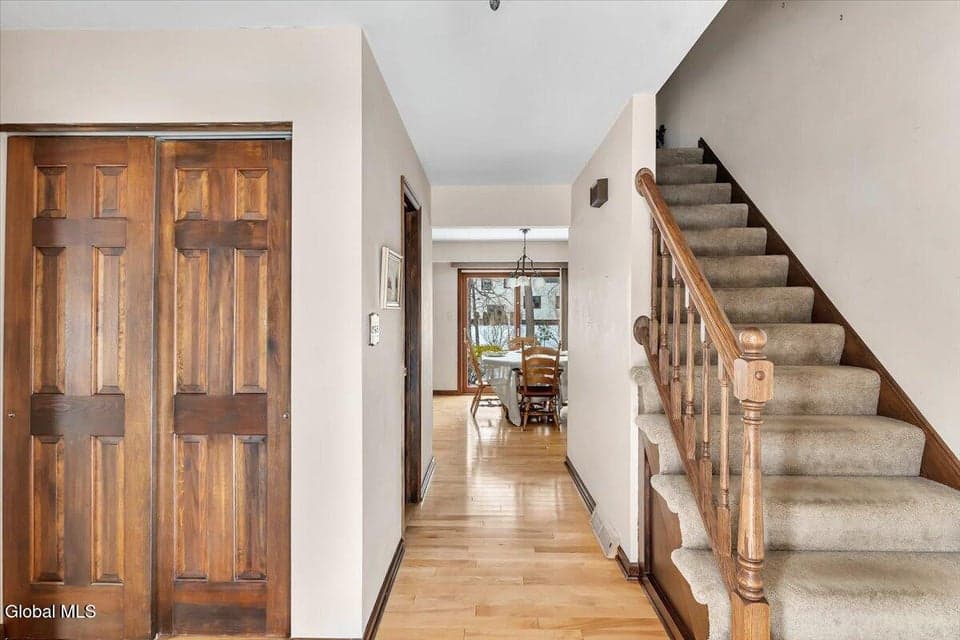 767 Huntingdon Drive, photo 3