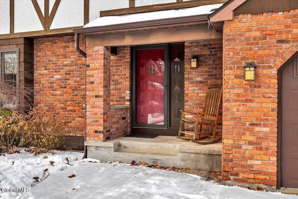 767 Huntingdon Drive, photo 2