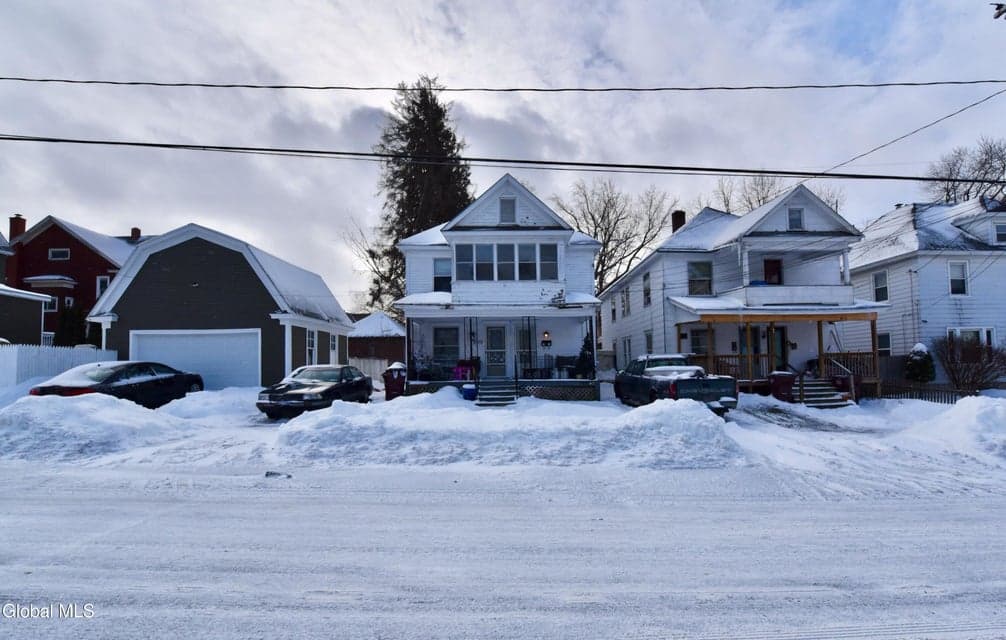 70 6th Avenue, photo 1