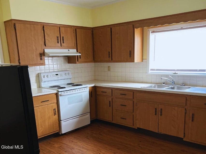 70 6th Avenue, photo 3
