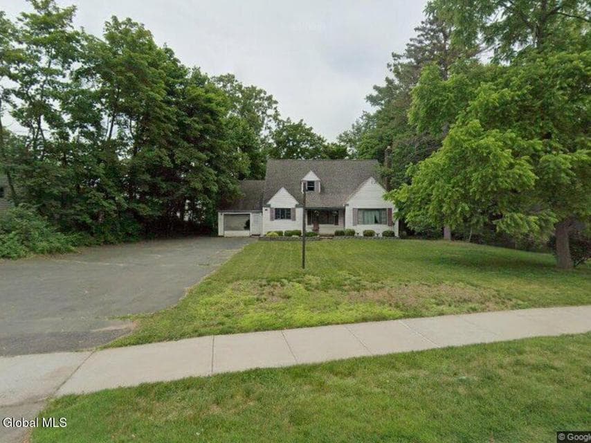 572 Loudon Road