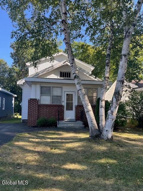 63 Holmes Court, photo 1