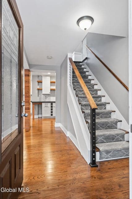 9 Van Dyke Avenue, photo 2