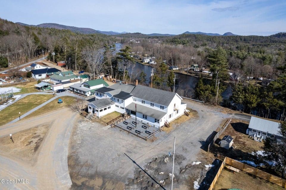 13 Park Ave Extension, photo 2