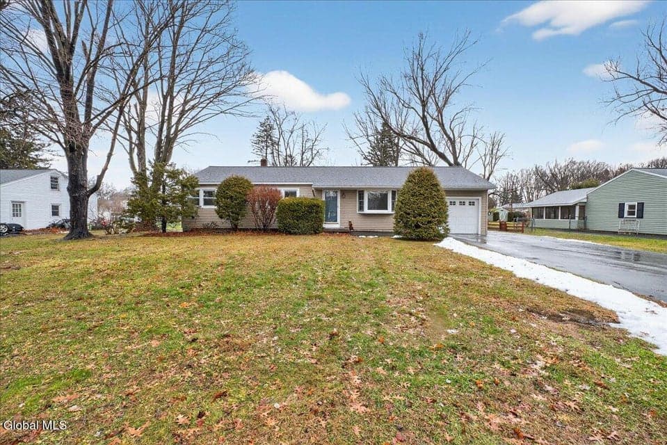 15 Cornelia Avenue, photo 1