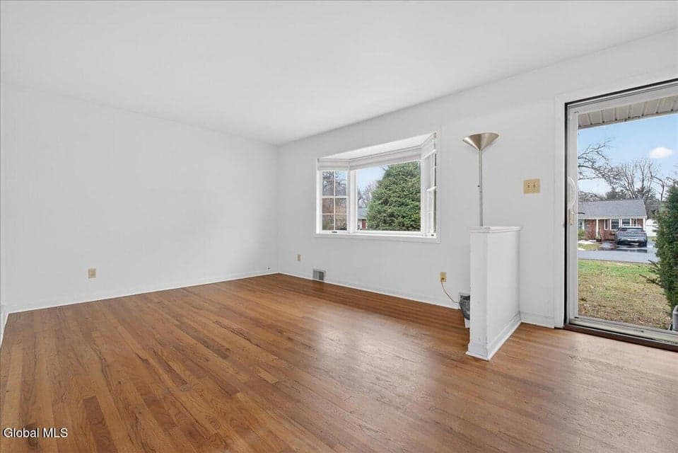 15 Cornelia Avenue, photo 4