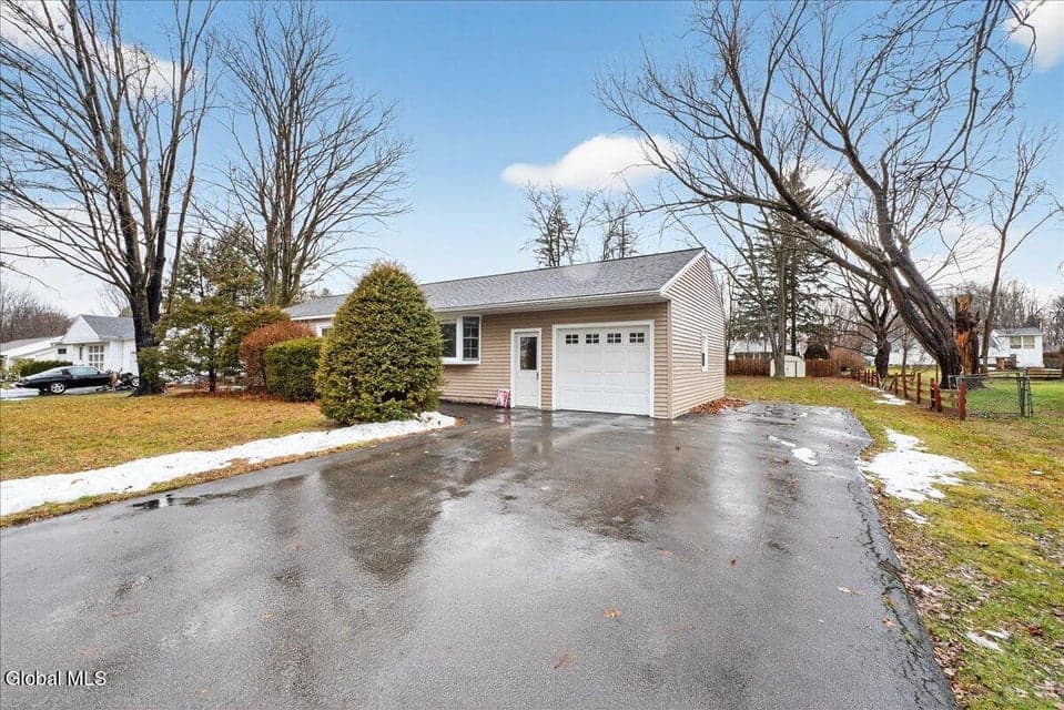 15 Cornelia Avenue, photo 3