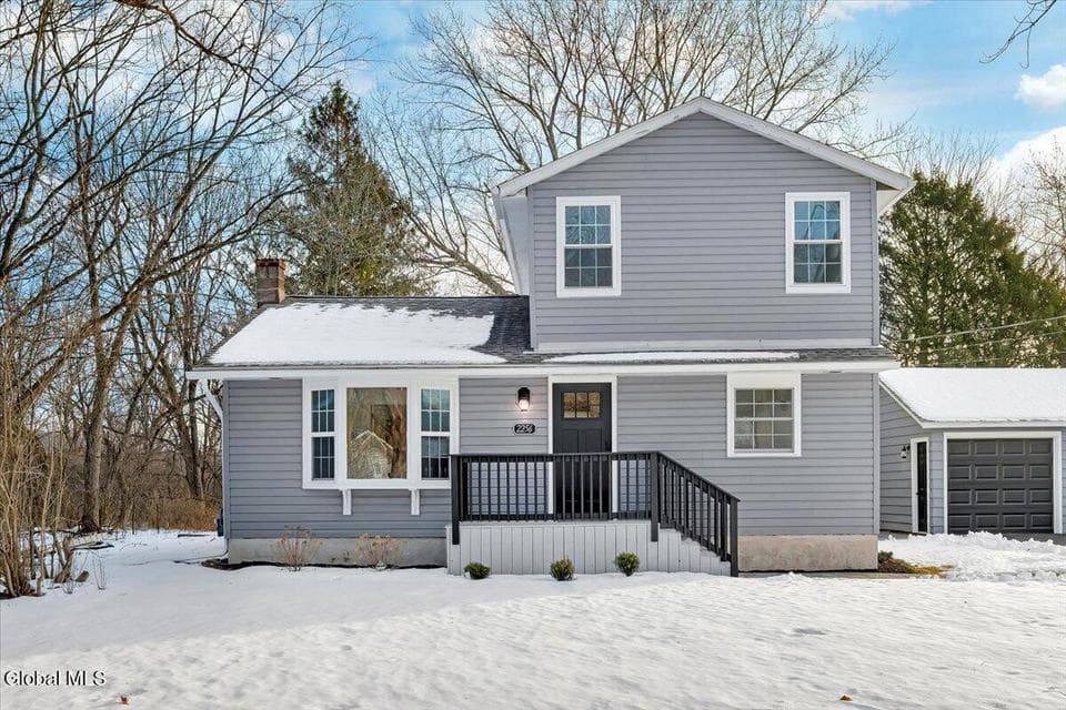 2256 N Old Post Road, photo 1