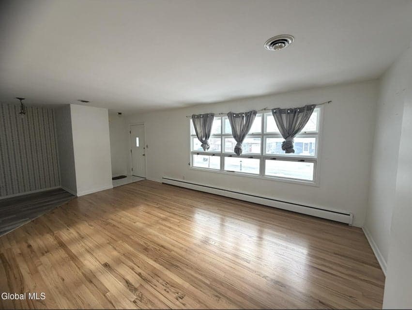 40-42 Lee Avenue, photo 2