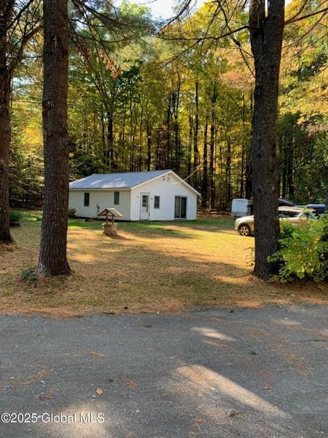 326 Middle Road, photo 1