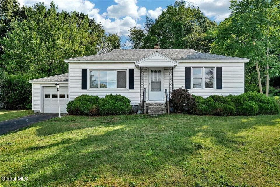 211 Shaker Road, photo 1