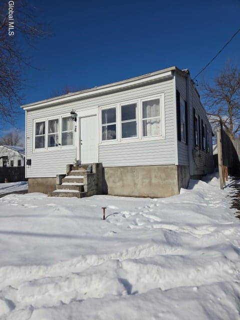 26 Winthrop Street, Colonie, NY 12205, photo 1
