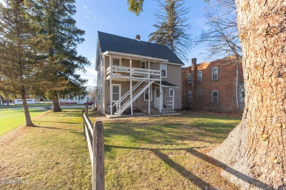 180 Main Street, photo 3