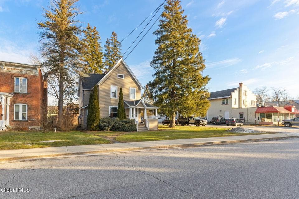 180 Main Street, photo 2