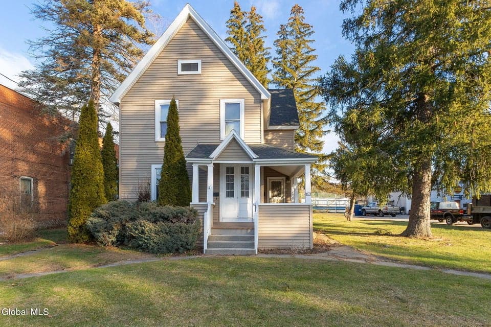 180 Main Street, photo 1