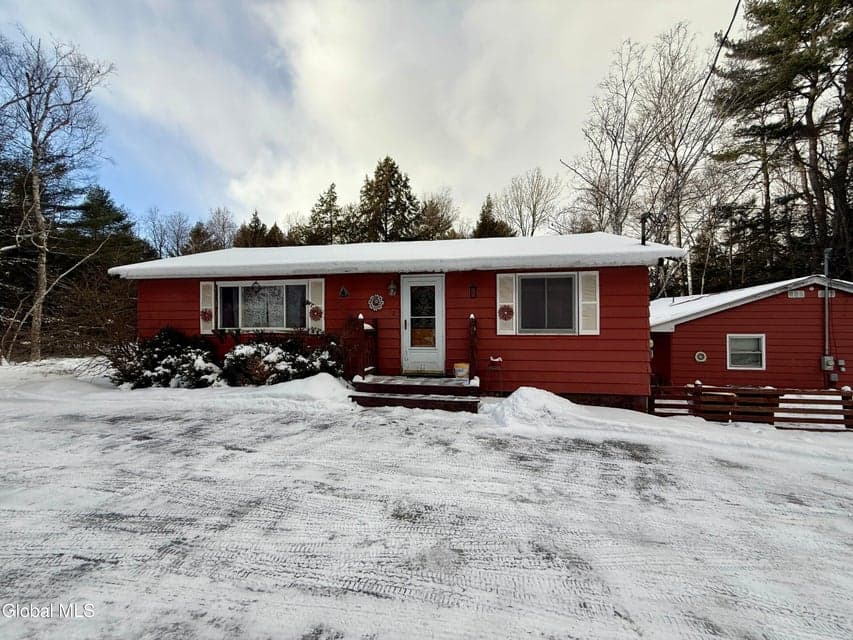 51.68 acres · Triplex, photo 1
