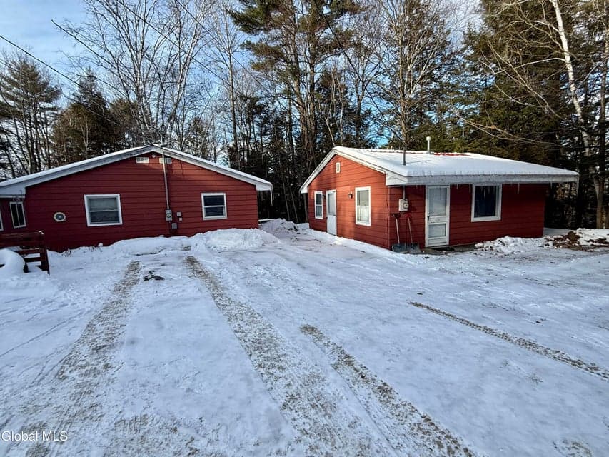 51.68 acres · Triplex, photo 2