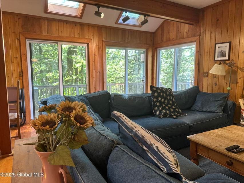 308 Shaker Ridge Drive, photo 4