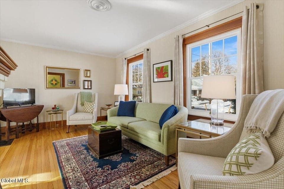 15 Raymond Avenue, photo 4