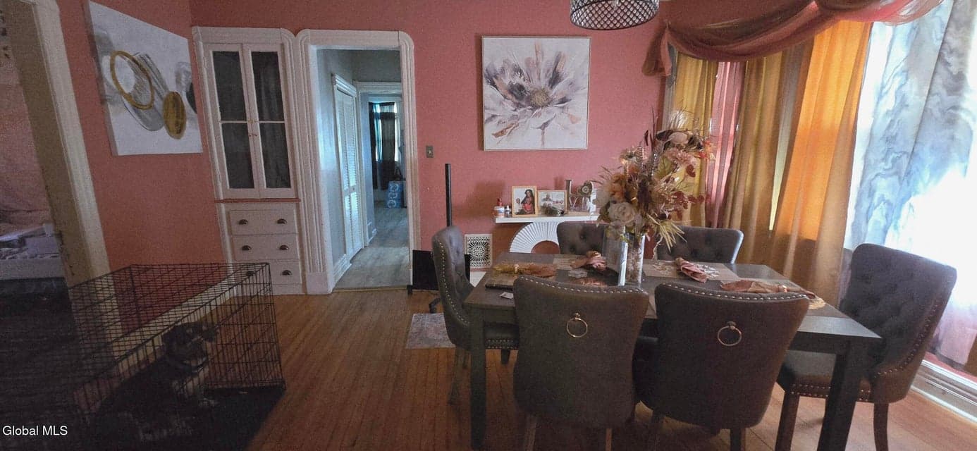 1054 Park Avenue, photo 4