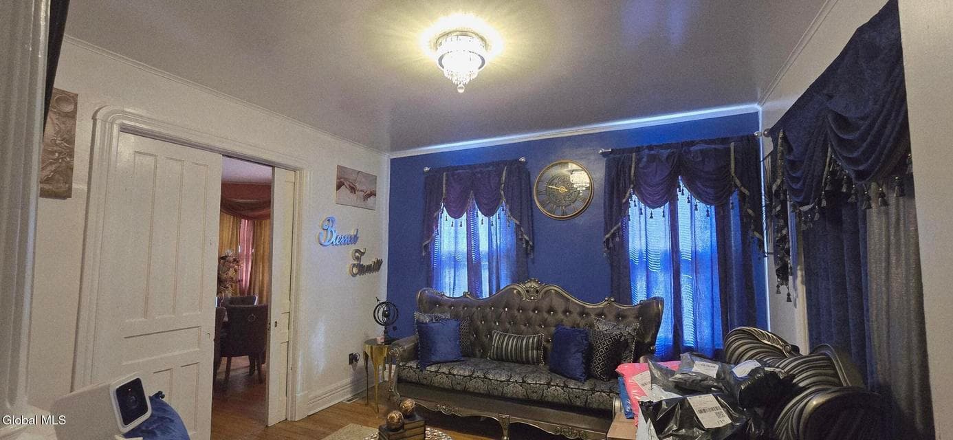 1054 Park Avenue, photo 3