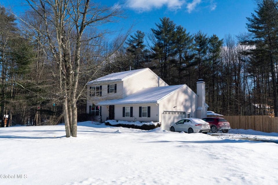 31 Robins Run, photo 1