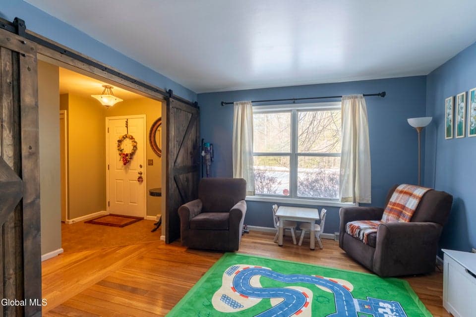 31 Robins Run, photo 5