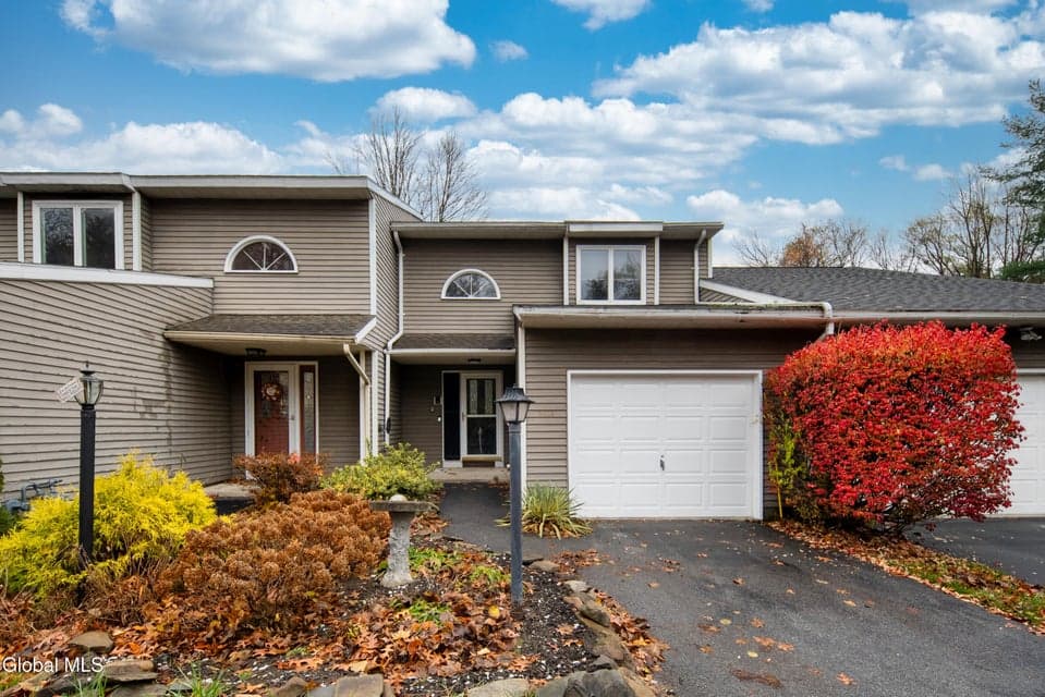 2013 Rosedale Way, photo 1