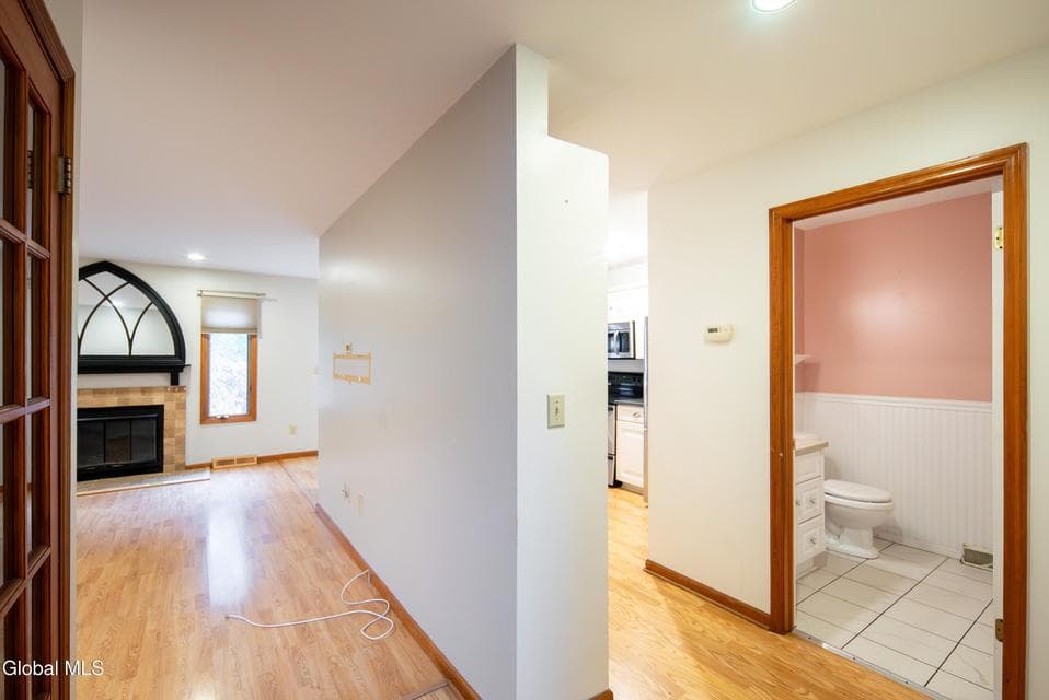 2013 Rosedale Way, photo 4