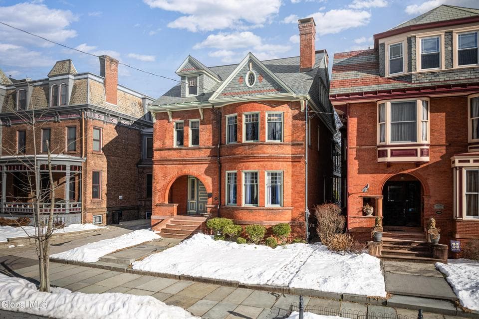 164 Grand Street, photo 1