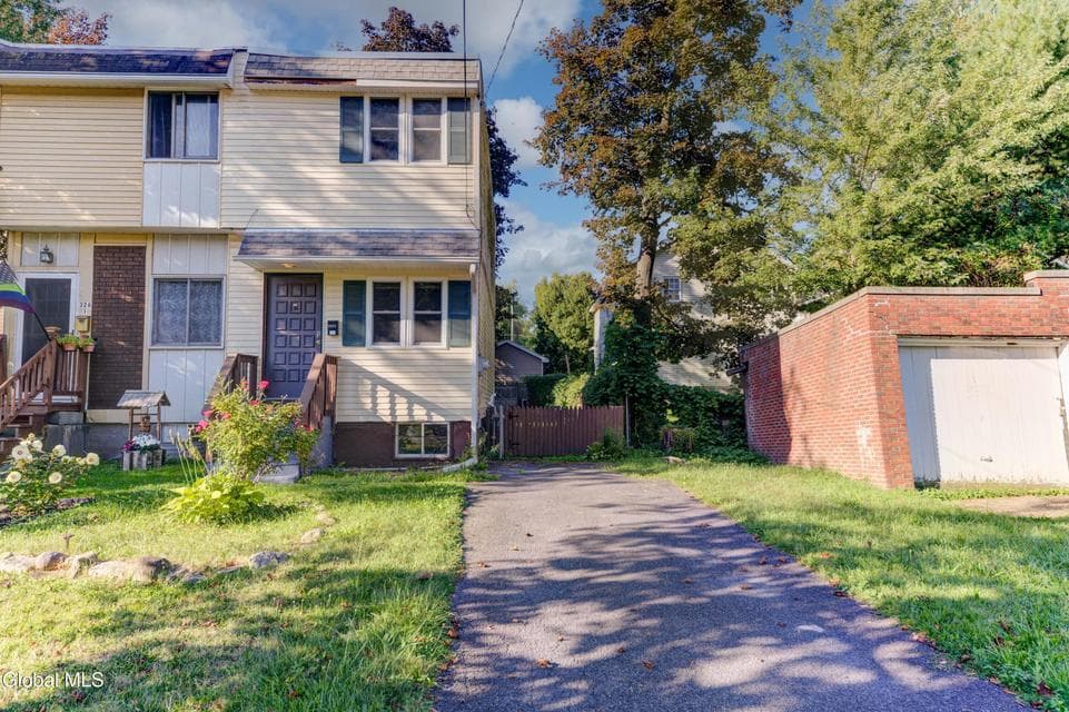 326J Cortland Street, photo 2