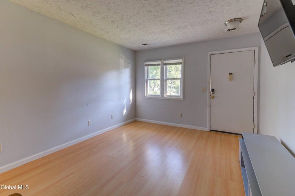 326J Cortland Street, photo 3