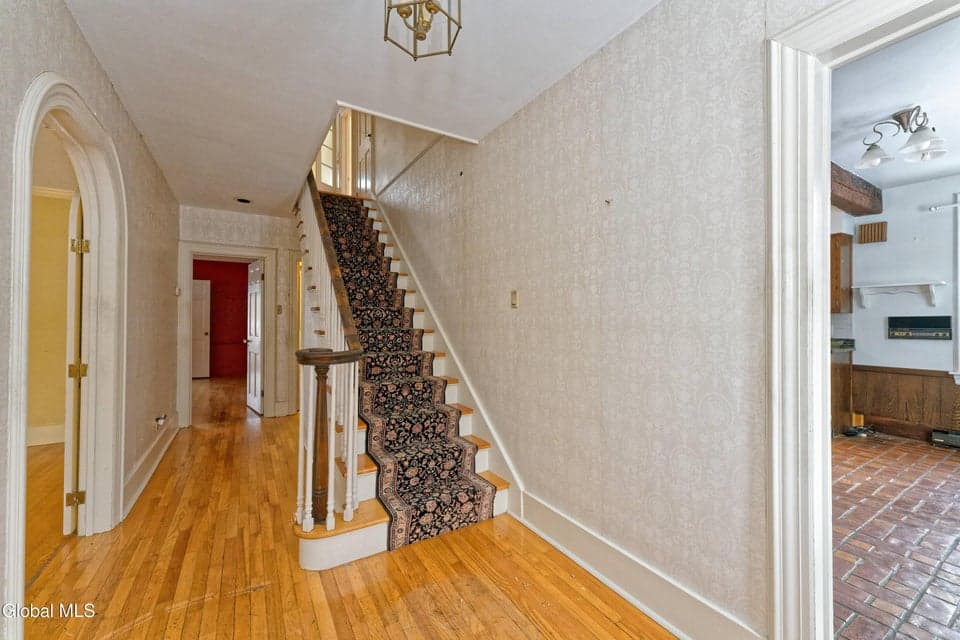 3 Groesbeck Place, photo 4