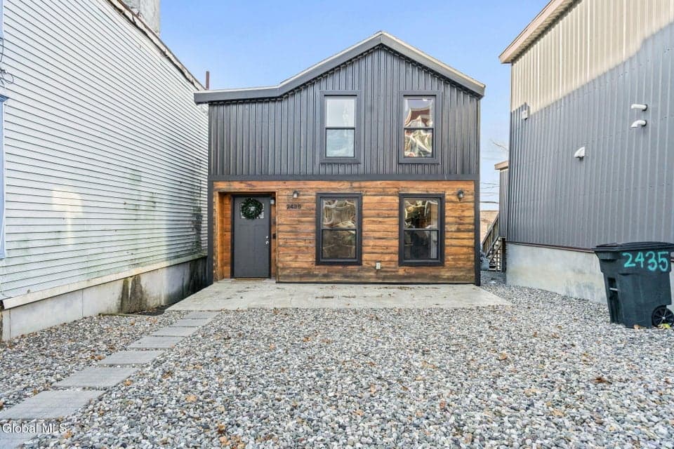 2435 5th Avenue, photo 2