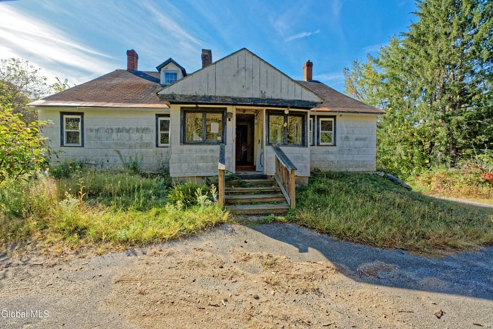 86 Fuller Road, photo 1