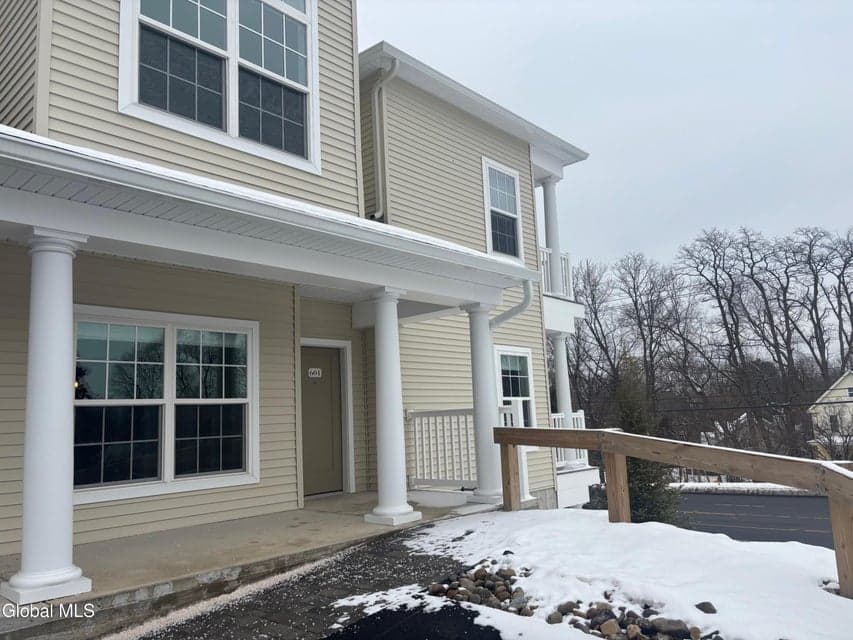604 Vly Pointe Drive, photo 1