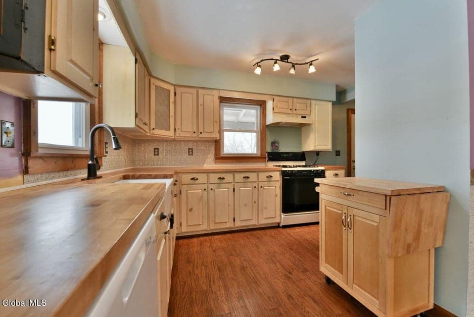 283 County Highway 107, photo 2