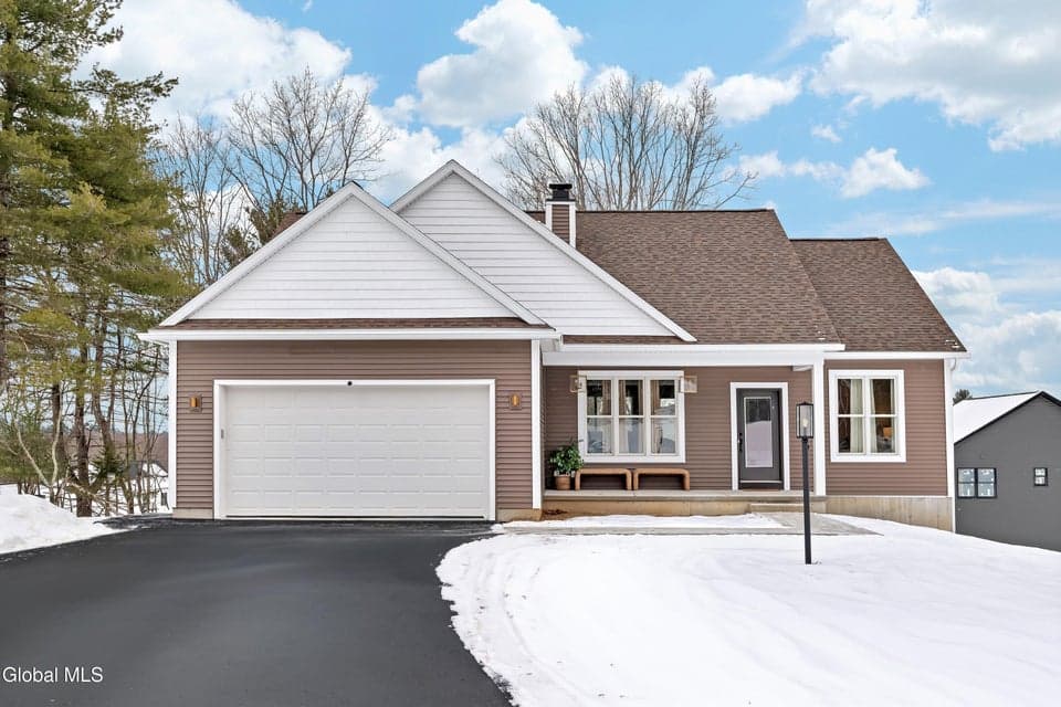 27 Woodland Hill Road, photo 1