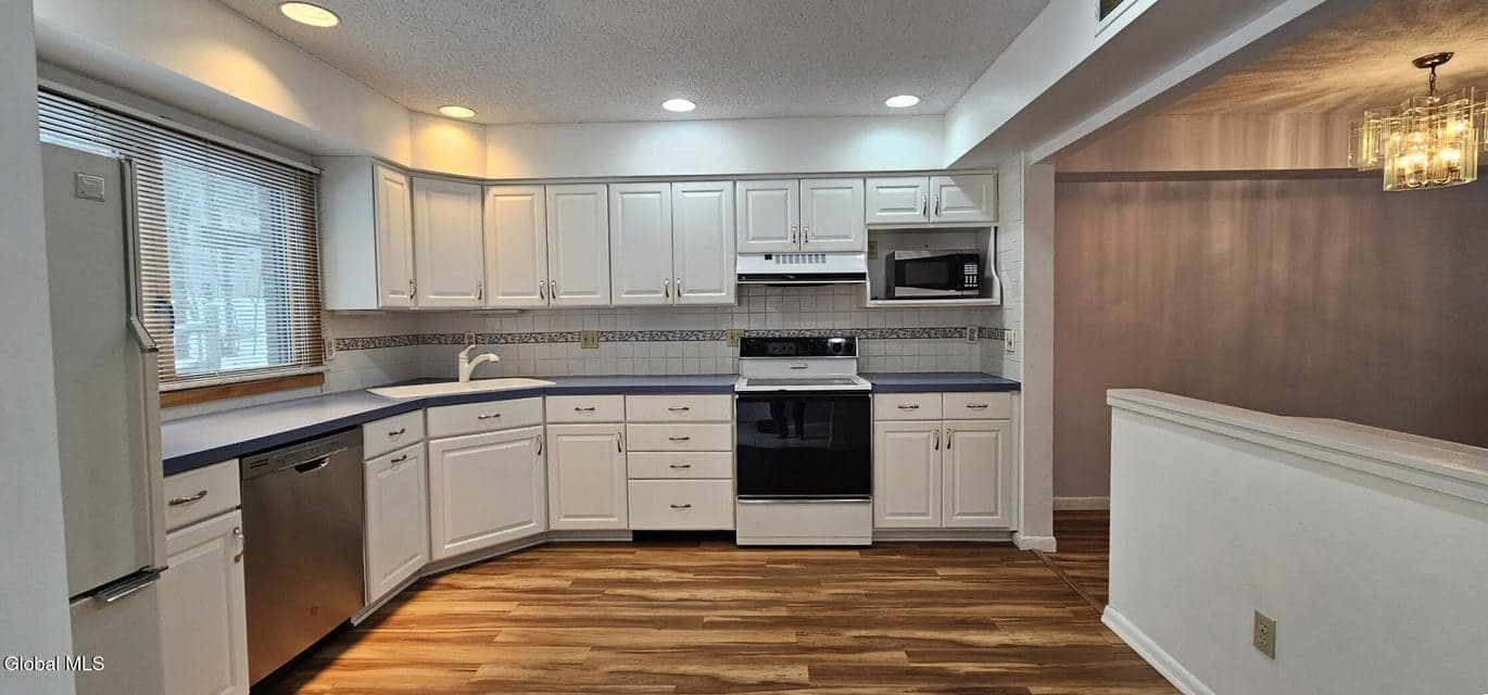 109 Knollwood Terrace, photo 3
